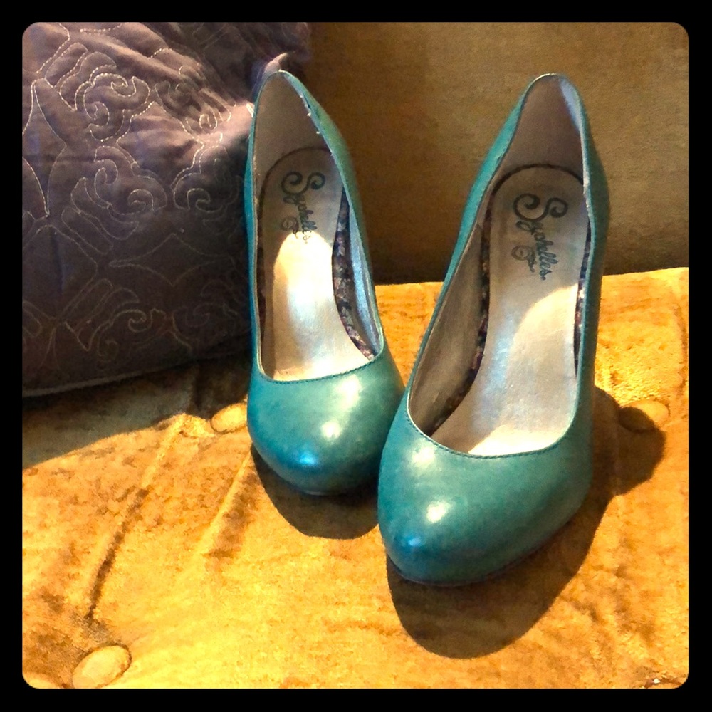 Seychelles size 8 teal pumps